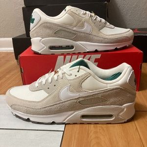 NWT Nike Air Max 90 SE - First Use Sail